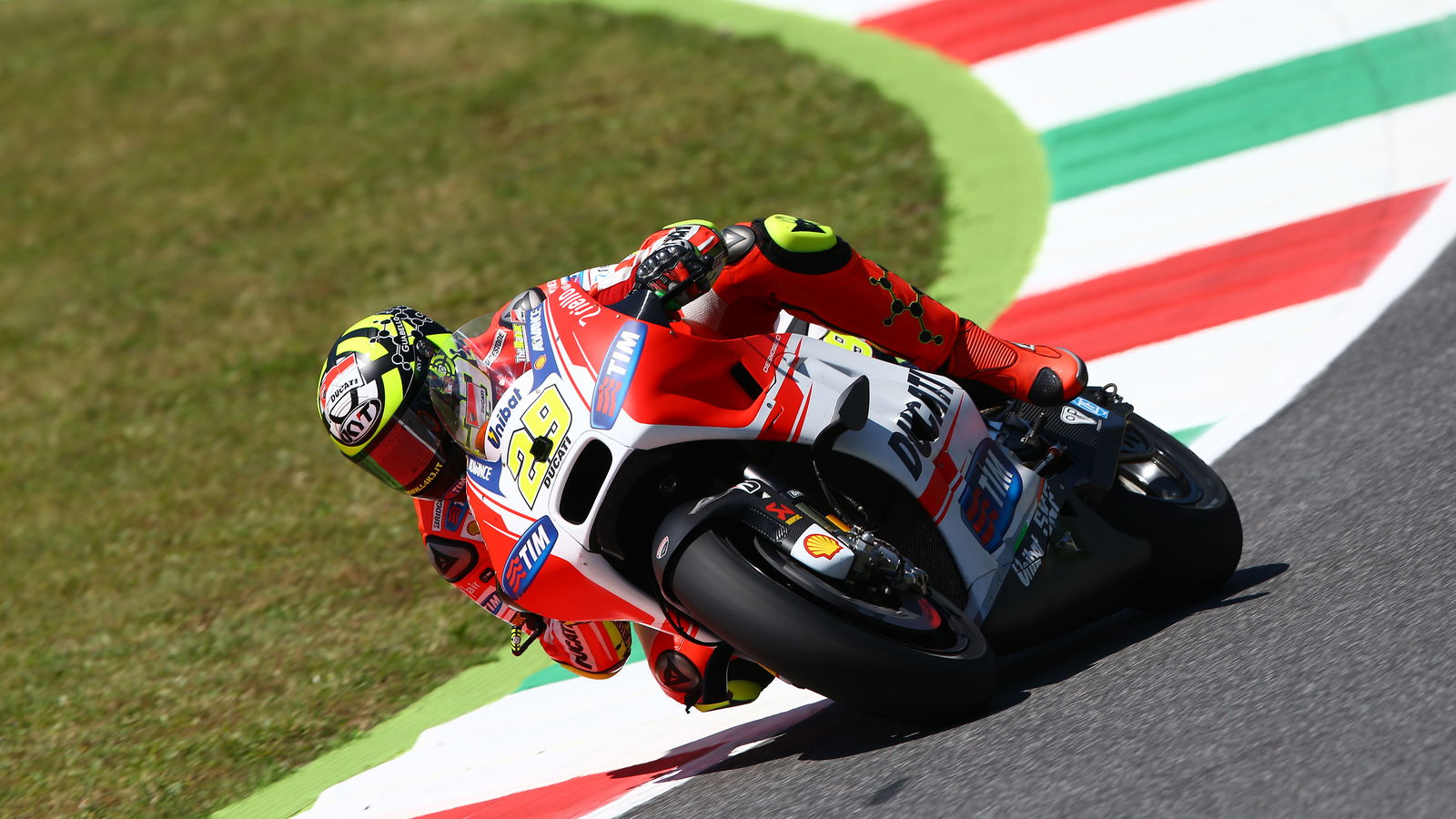 Iannone on pole, Marquez dumped out of Q1