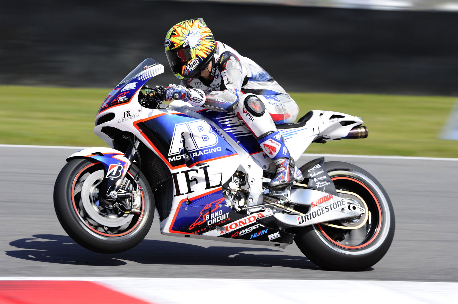 Rossi, Lorenzo to show caution at Michelin test