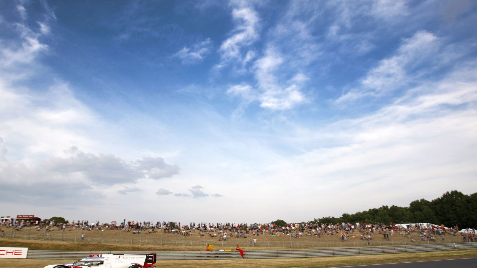 Le Mans 24 Hours: 21H - Lotterer charging but Porsche still safe