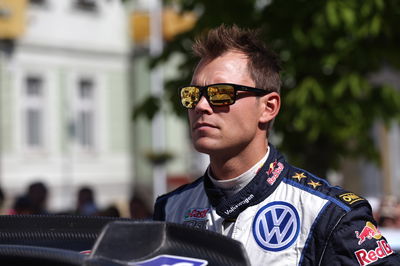 Mikkelsen in big crash in SS5