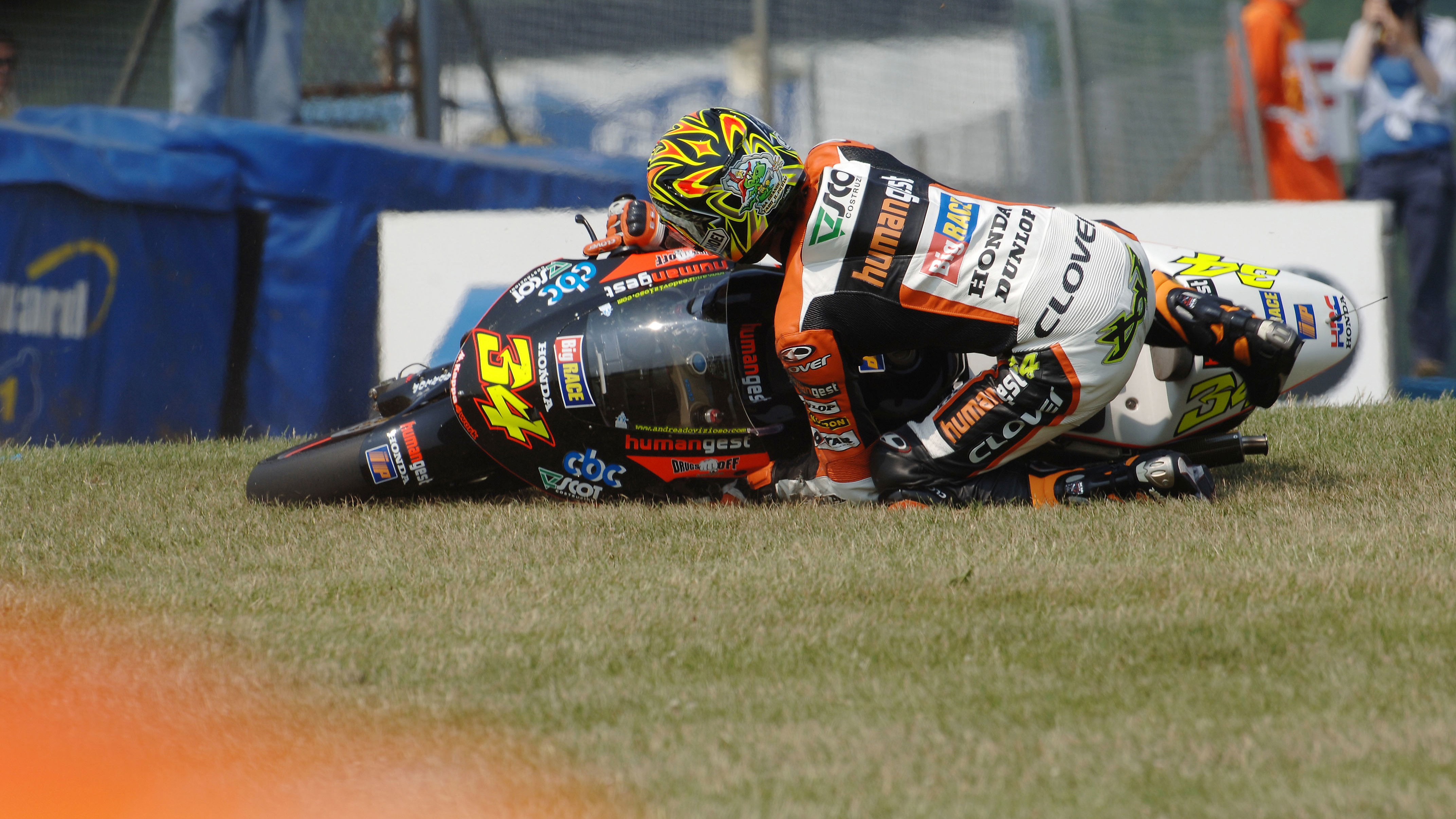 Dovizioso crash, British 250GP Race 2006
