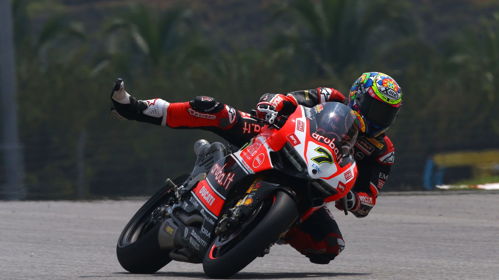Davies wins race two, Rea made to wait