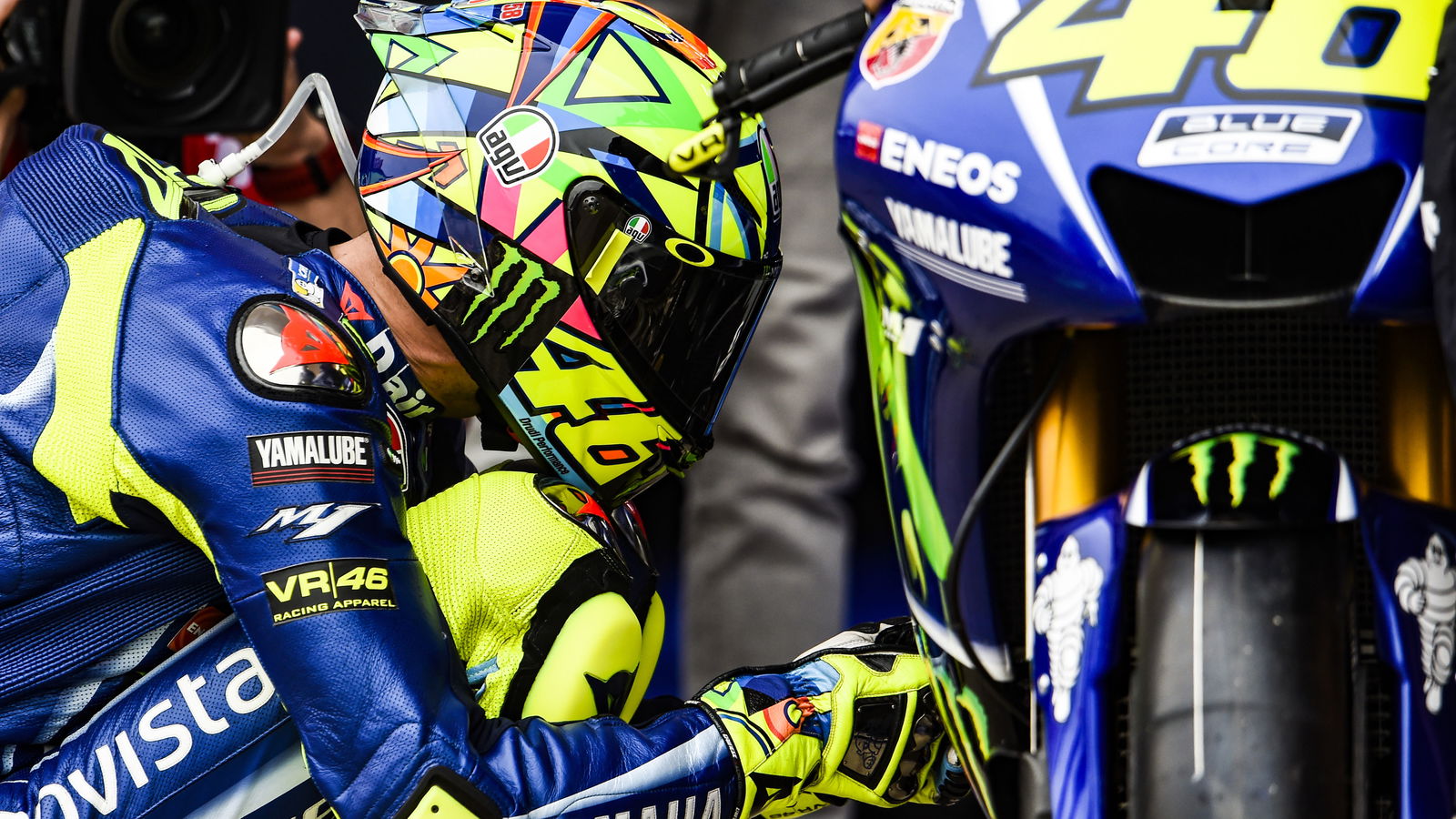 Rain suggests Rossi's problems bike, not tyre?