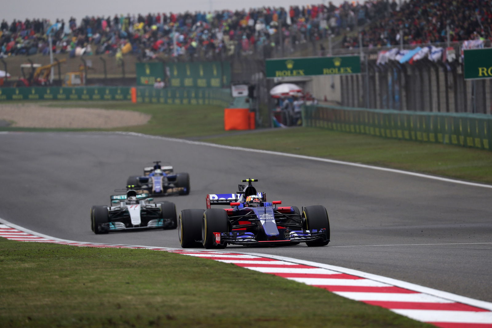 Hamilton controls Chinese GP as Verstappen stars