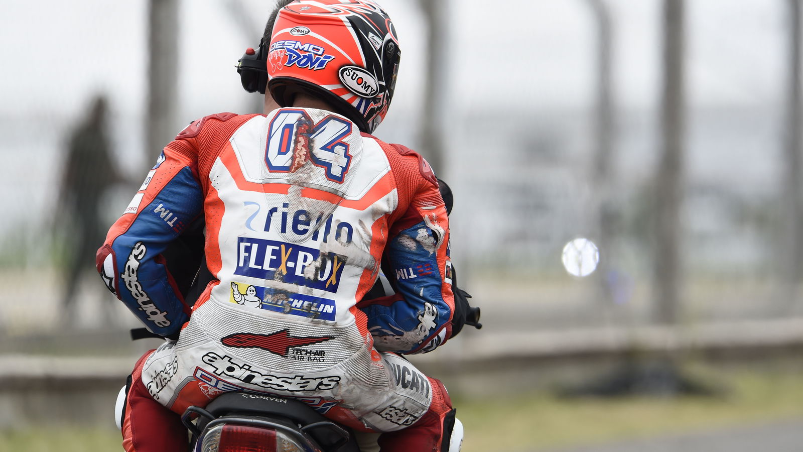 Dovi taken out again - bemused by grip, Petrucci