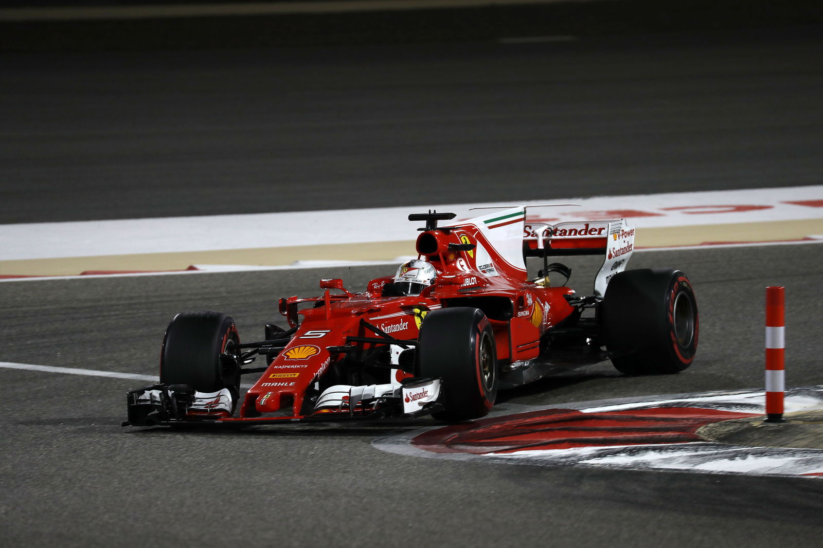 Bottas goes from pole to third after tyre pressure issue, team orders