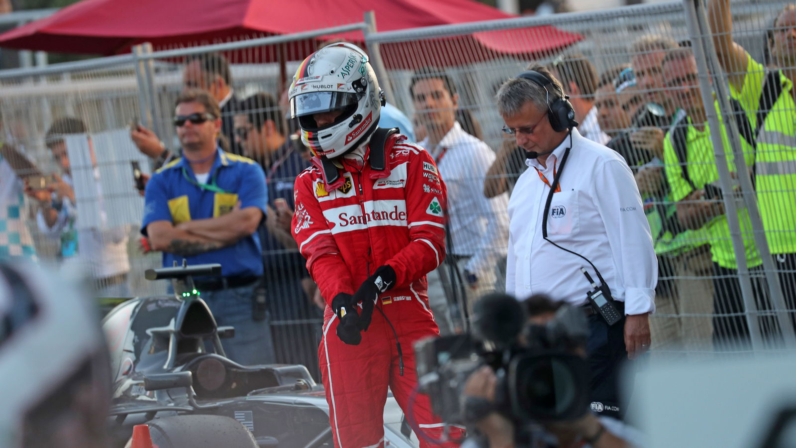 Lauda slams 'crazy' Vettel for 'freaking out' in Hamilton spat