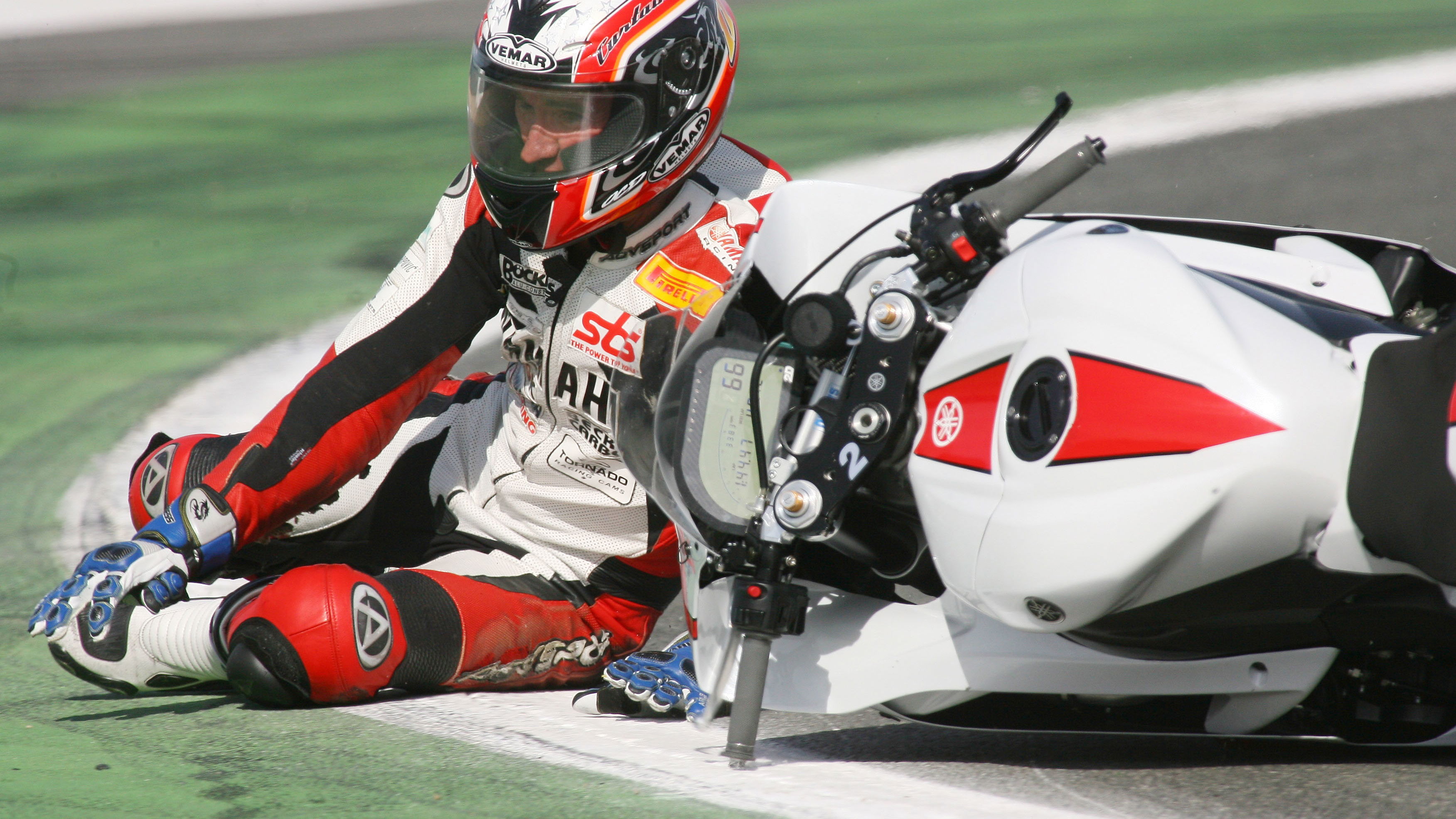 Curtain crashes and loses championship, Magny Cours WSS Race , 2006