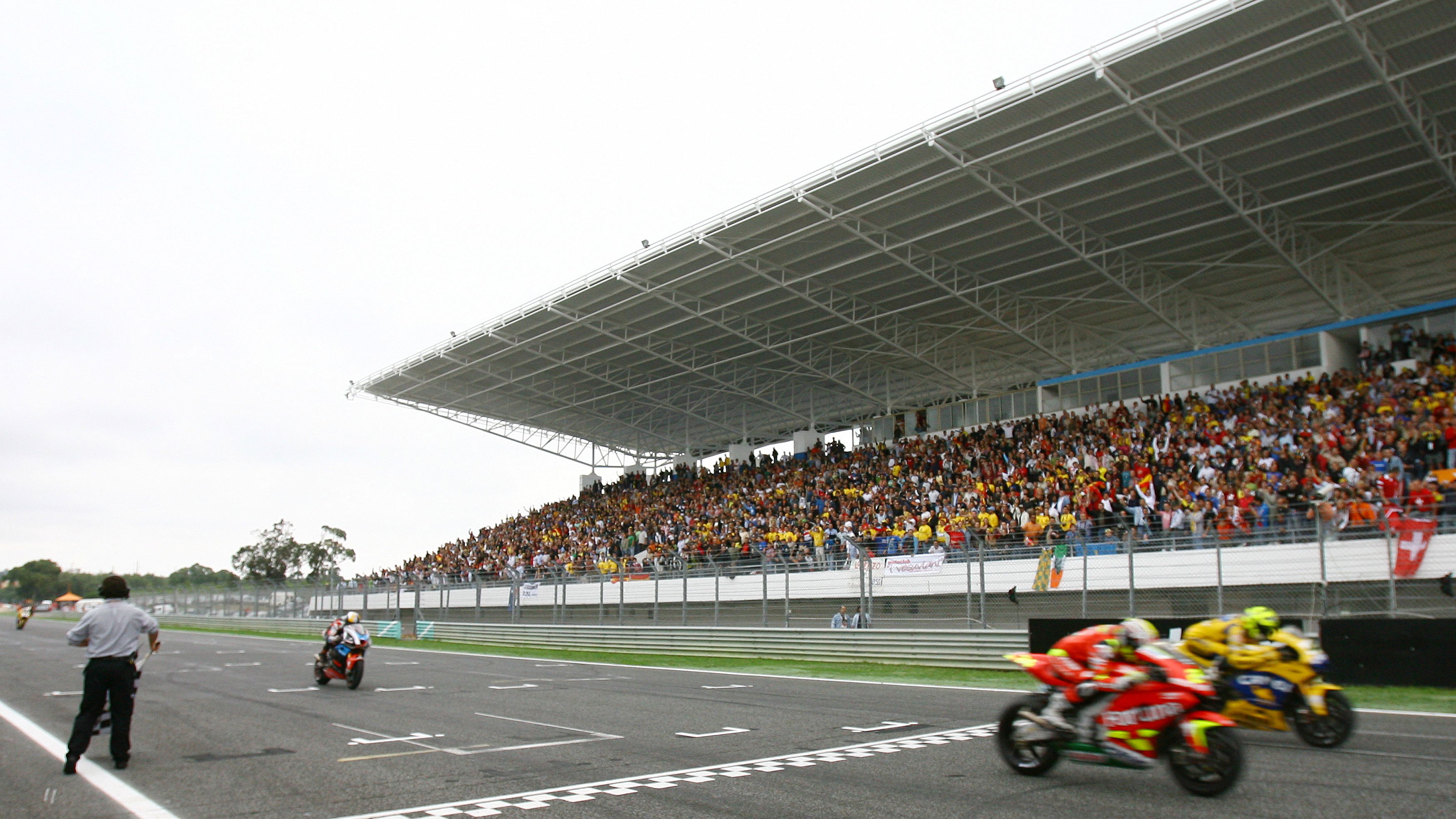 Elias beats Rossi to win by 0.002secs, Portuguese MotoGP Race 2006