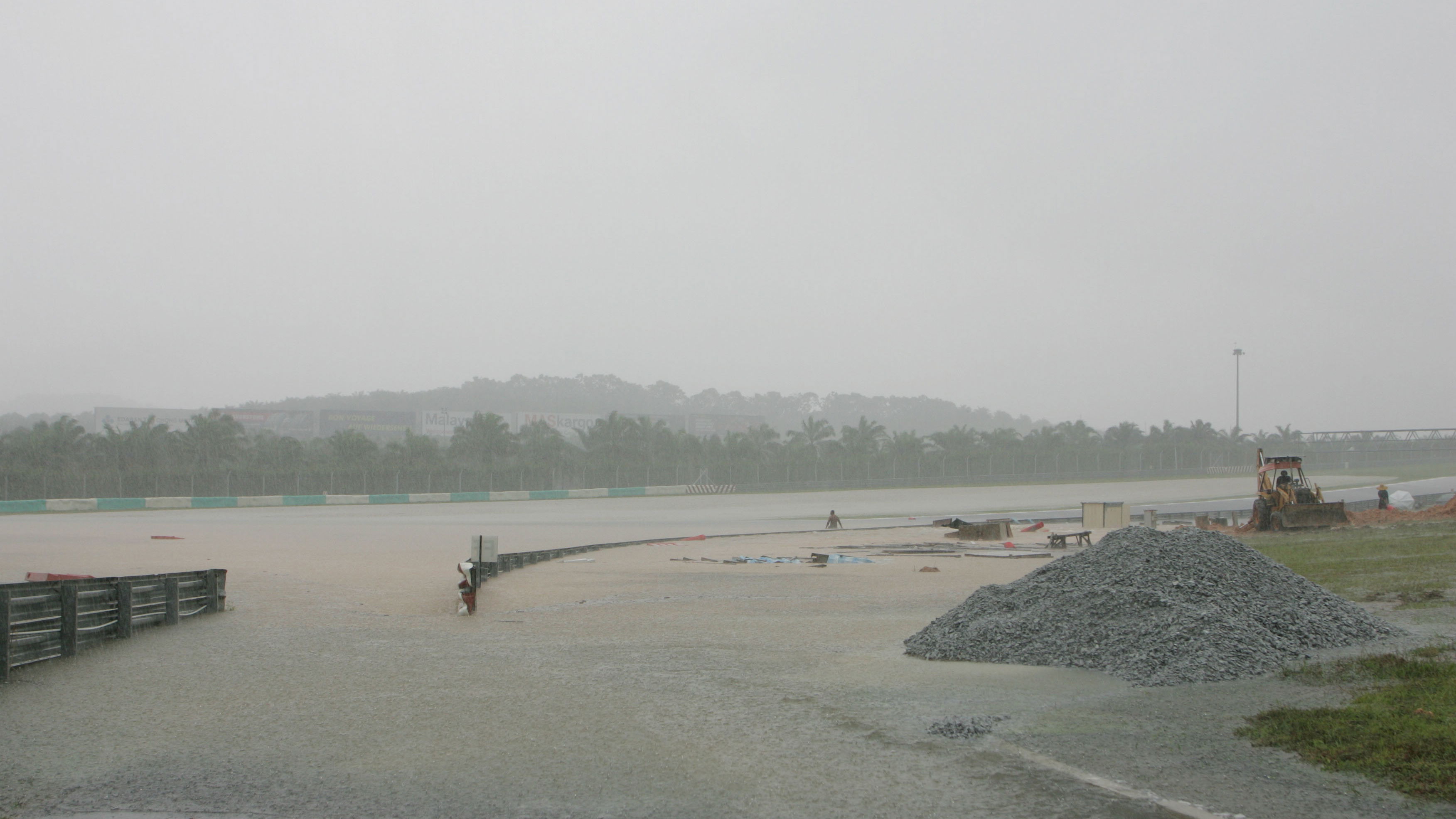 Turn three is flooded, Malaysia MotoGP Test November 2006