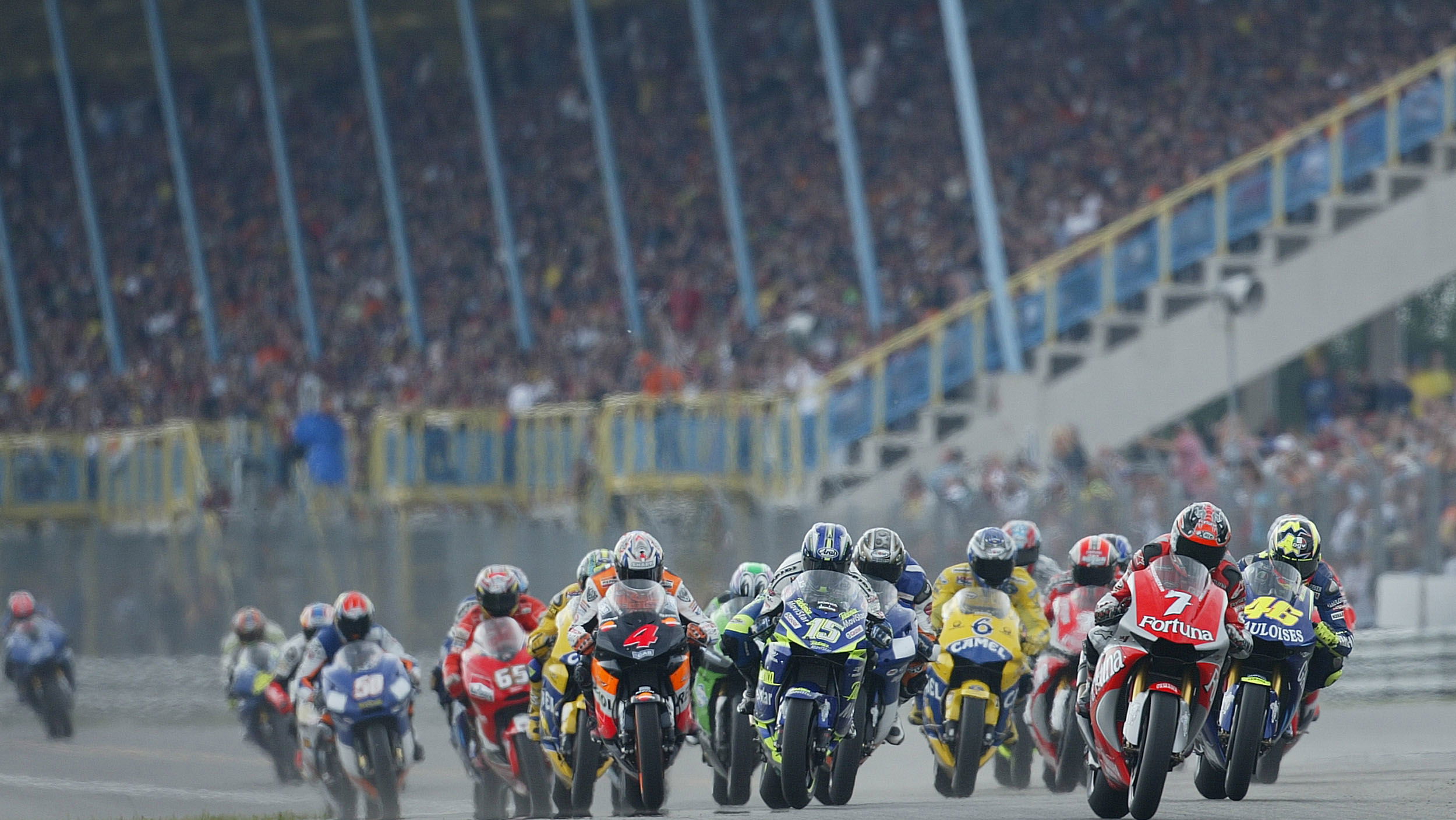 Checa leads at start, Dutch MotoGP race, 2004