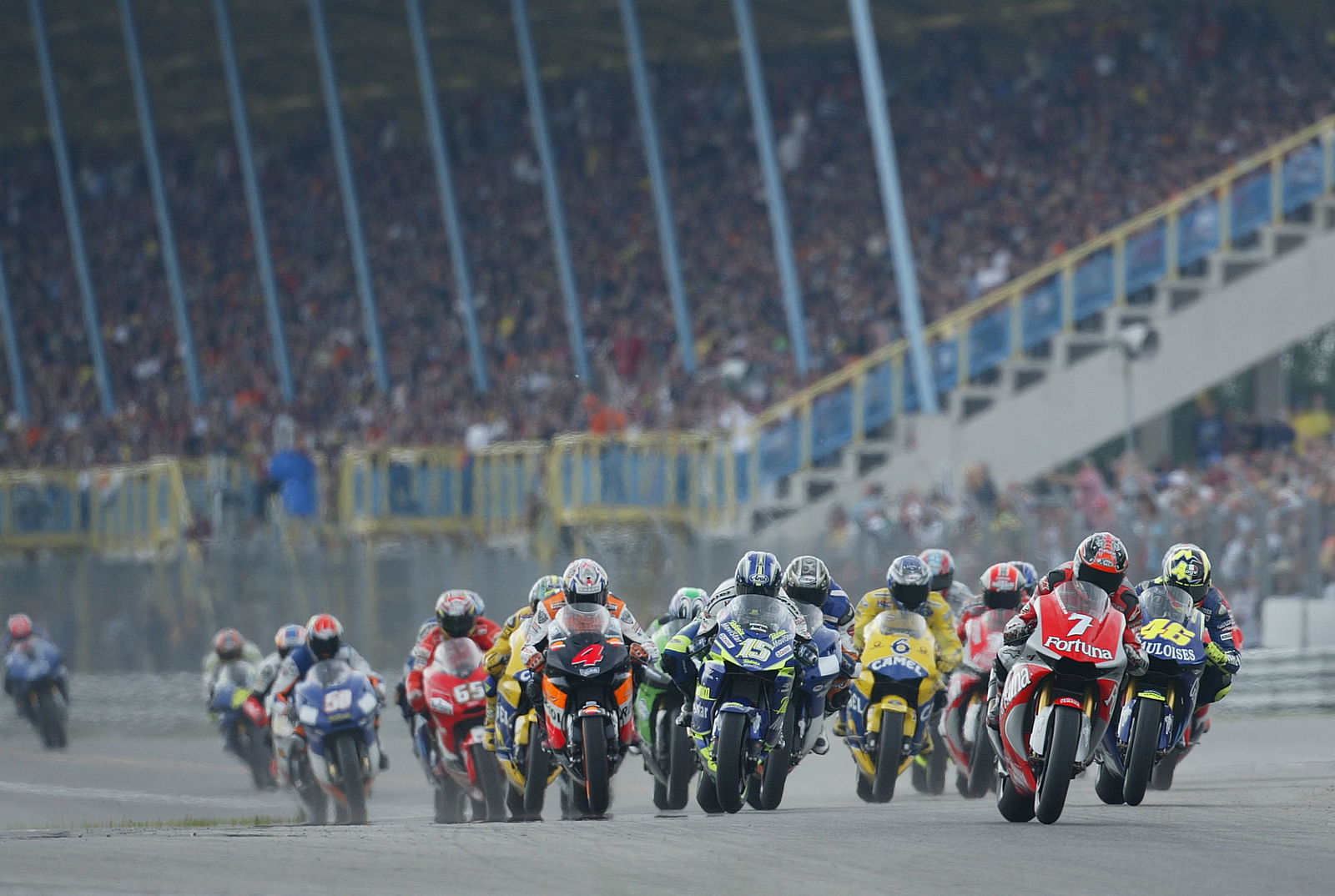 Checa leads at start, Dutch MotoGP race, 2004