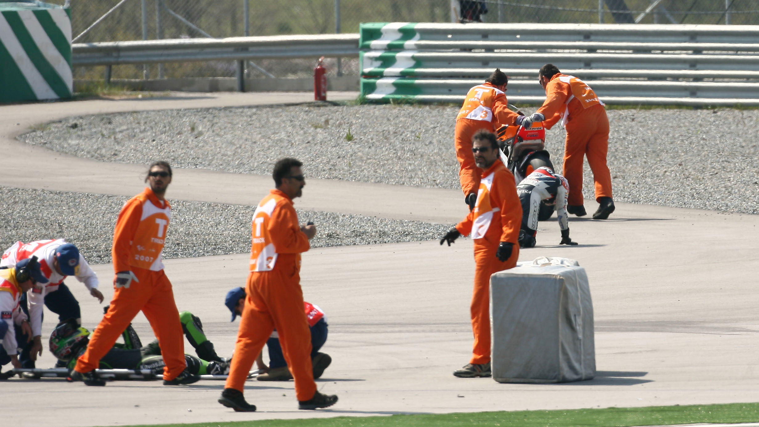 Jacque, Pedrosa after first lap crash, Turkish MotoGP Race 2007
