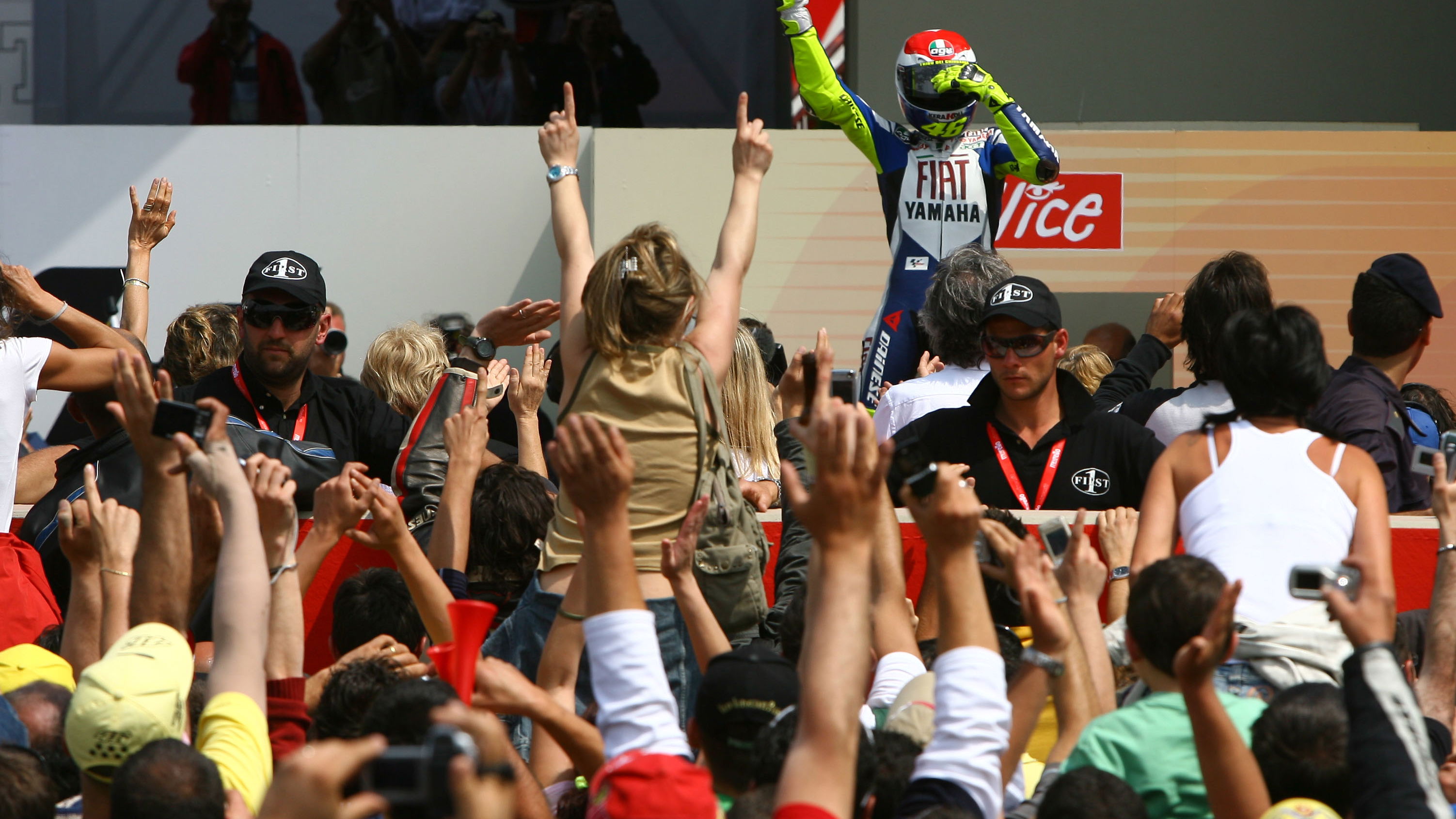 Rossi `I love you` to his fans, Italian MotoGP 2007