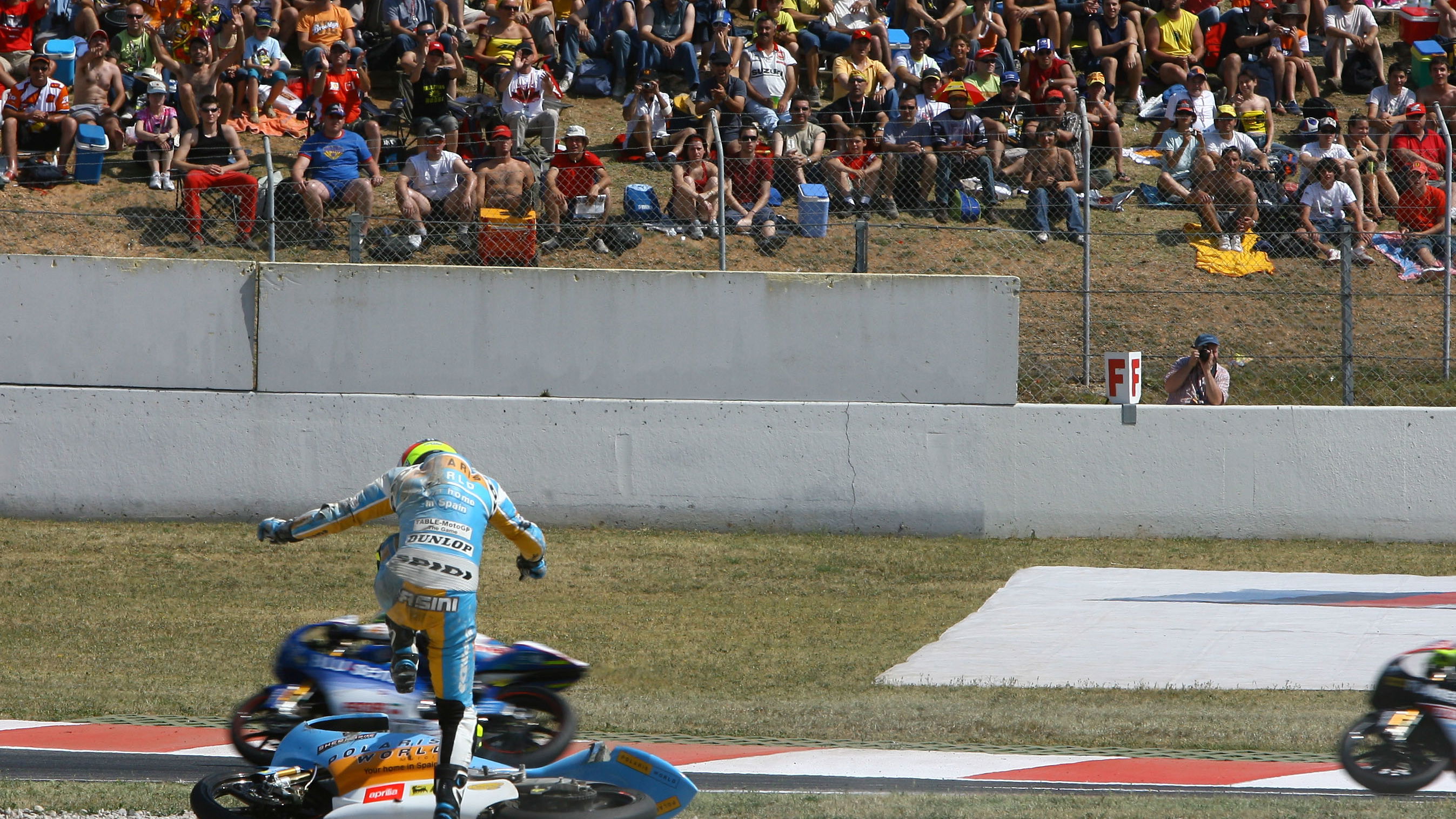 Pasini kicks bike, Catalunya 125GP 2007