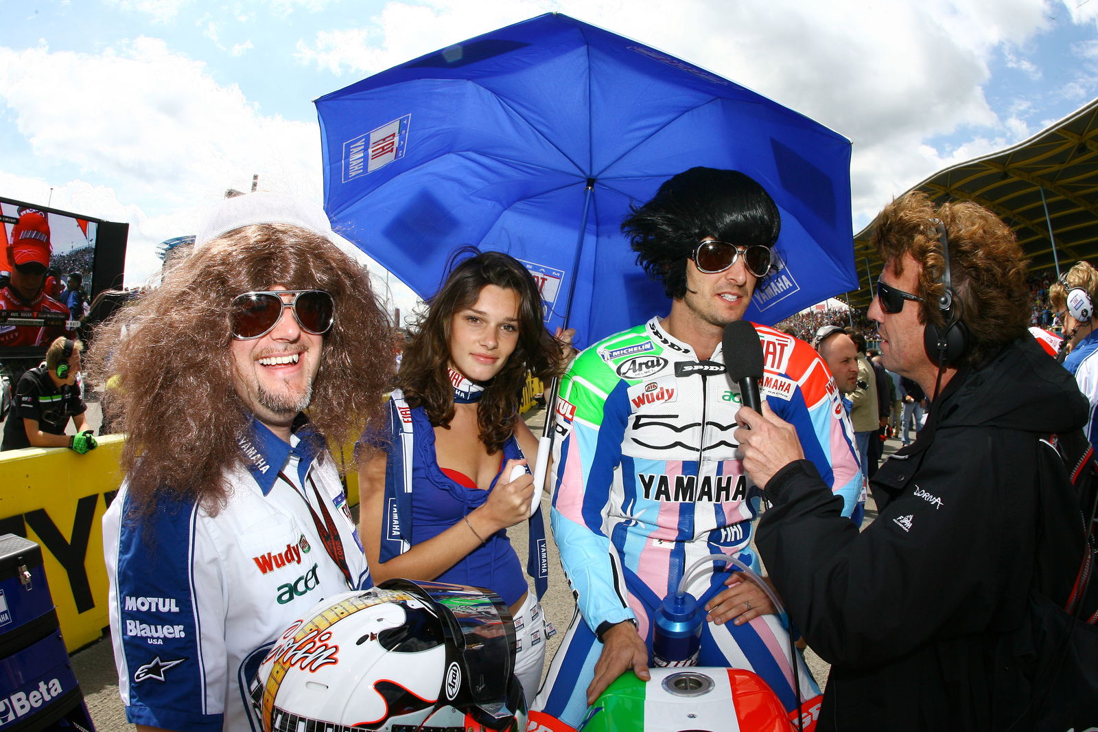 Edwards with Elvis wig, Dutch MotoGP Race 2007