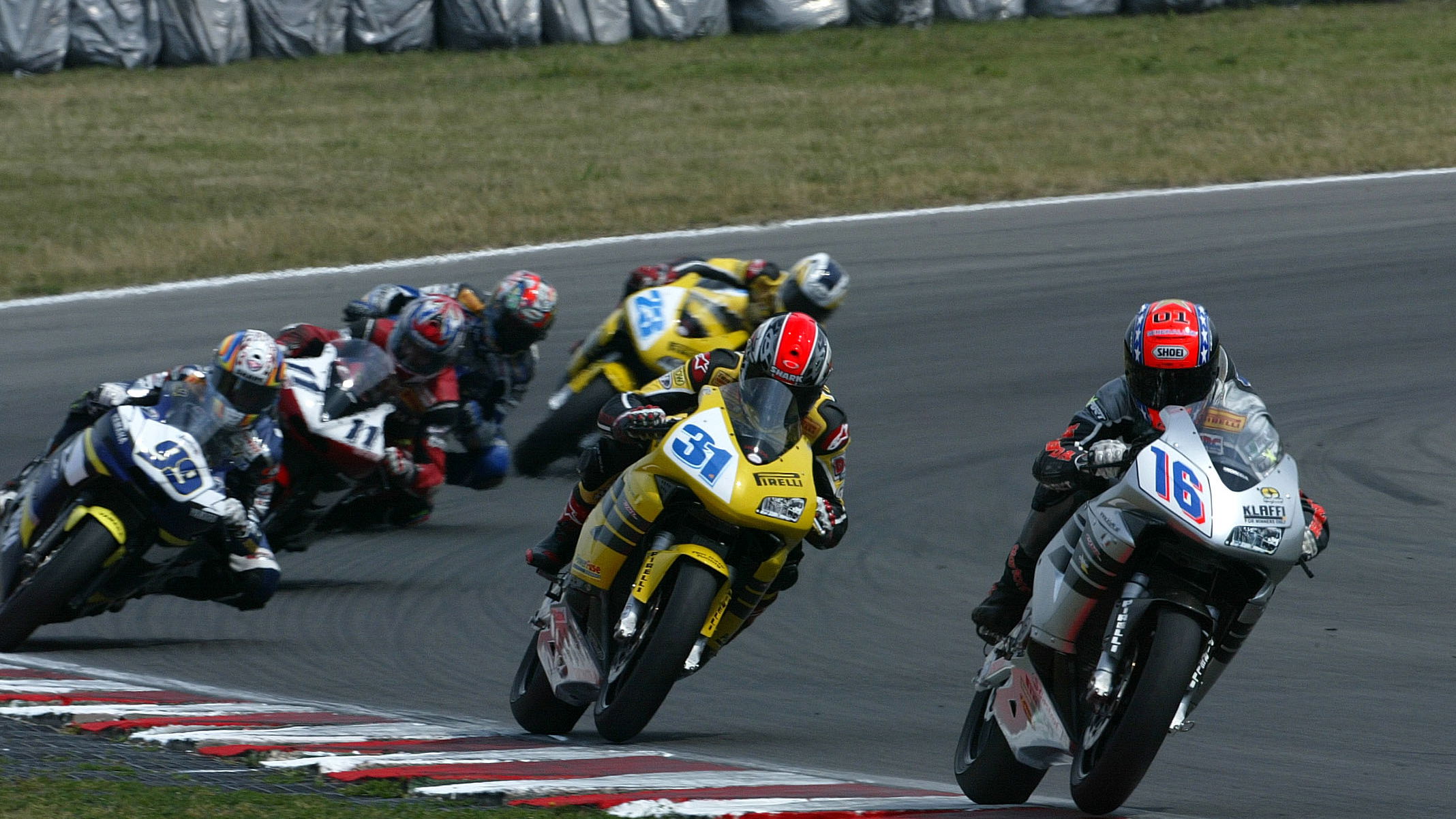 Charpentier leads, Foret about to fall, Brands Hatch WSS, 2004