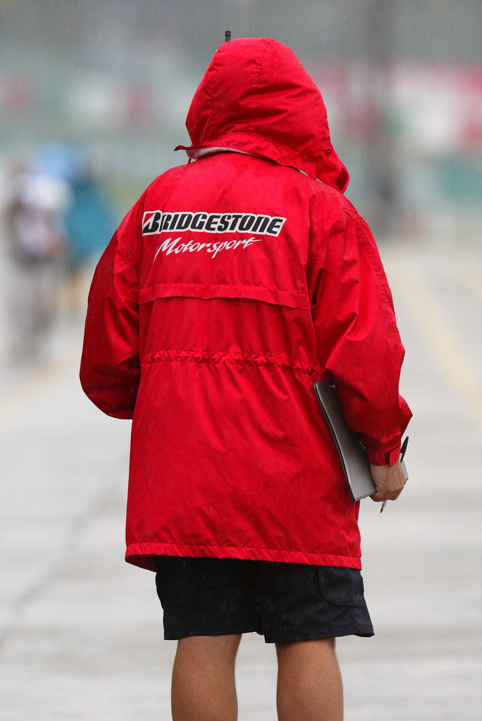 A Bridgesone tyre engineer studies the pit-lane conditions at the 2004 Japanese Grand Prix