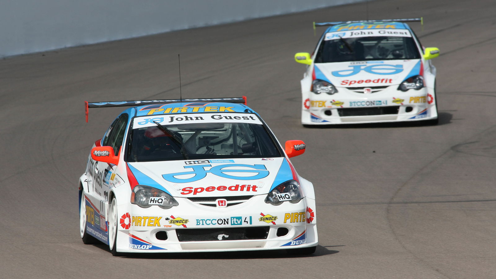Mike Jordan leads Andrew Jordan (GBR) - Team Eurotech Honda Integra