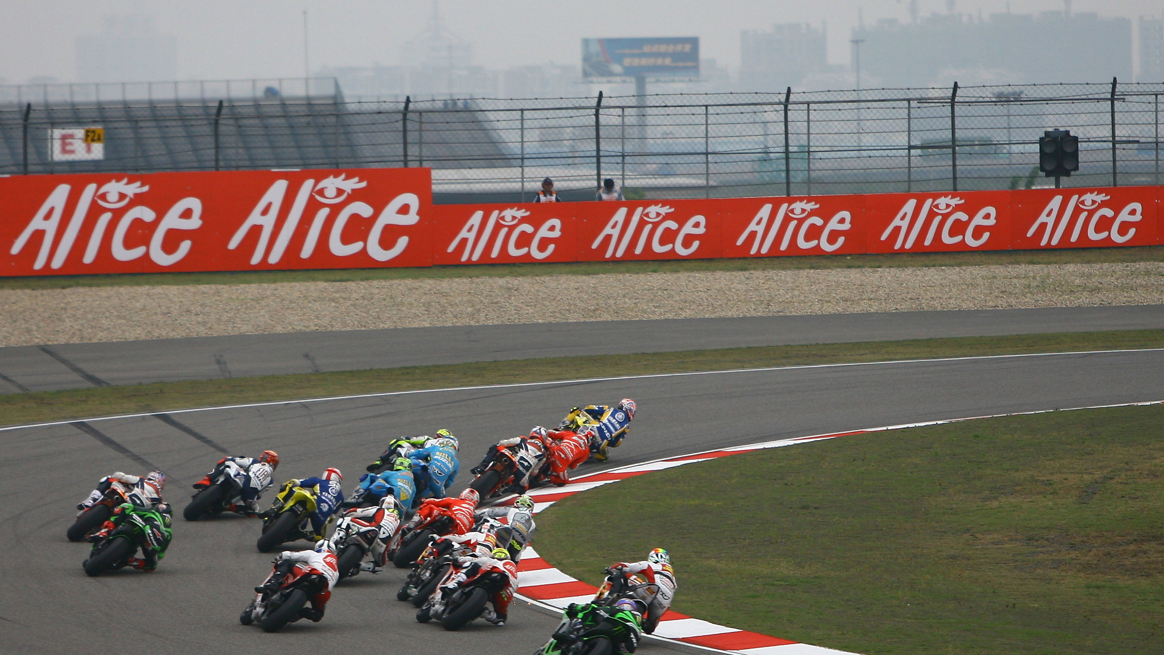 Edwards leads start, Chinese MotoGP 2008