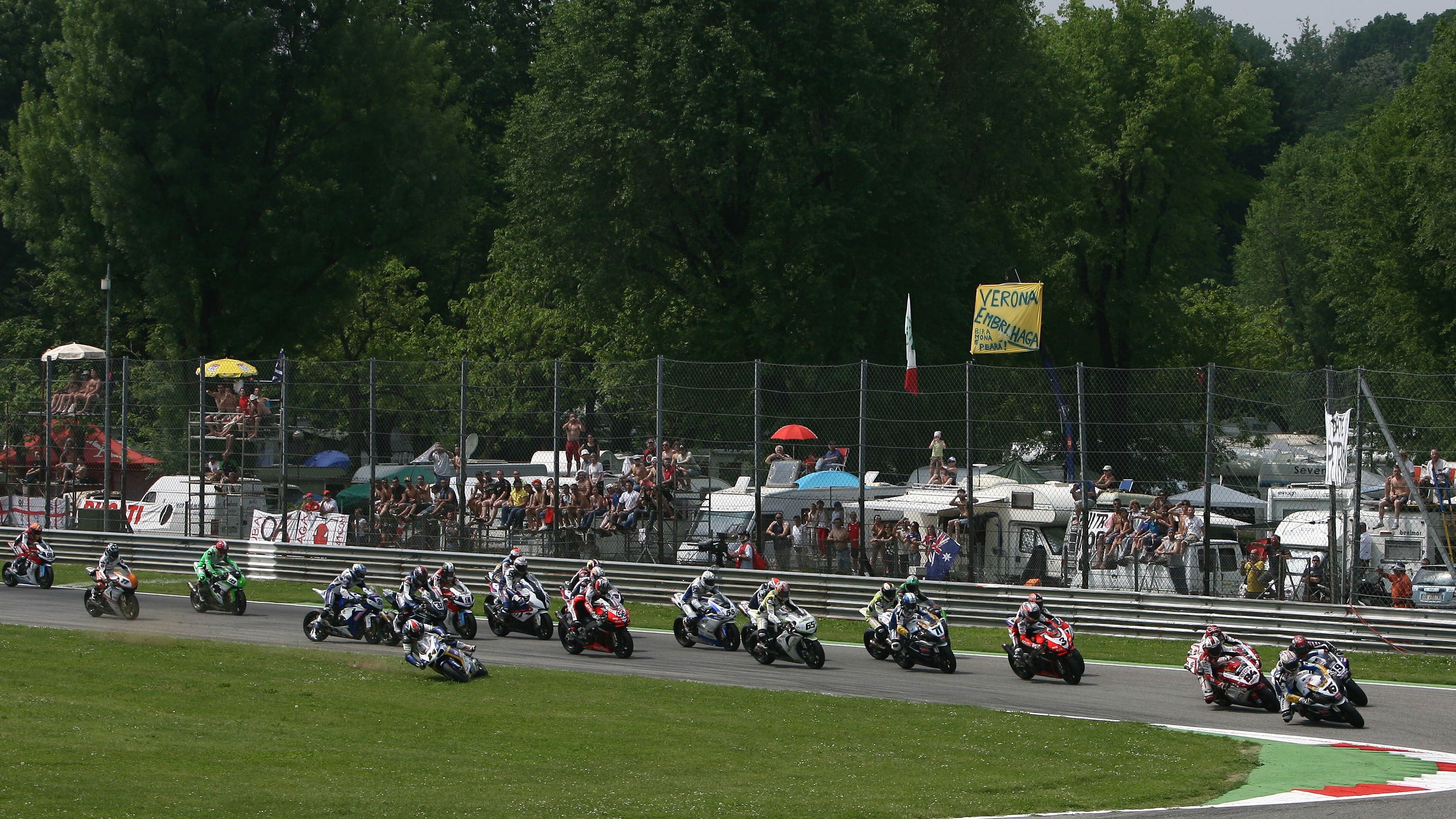 Neukirchner, Roberts, Hill, Corser, Tamada, Start of crash, Monza WSBK Race 1 2009