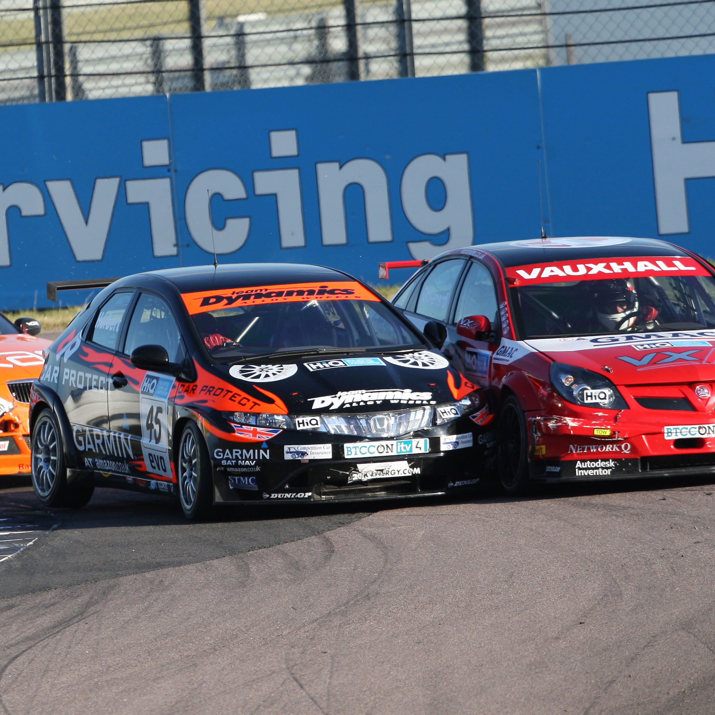 Johnny Herbert (GBR) Team Dynamics Honda and Fabrizio Giovanardi (ITA) - VX Racing Vauxhall Vectra
