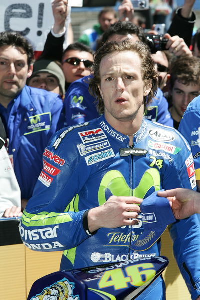 Gibernau giving Rossi the evil eye, Spanish MotoGP Race 2005