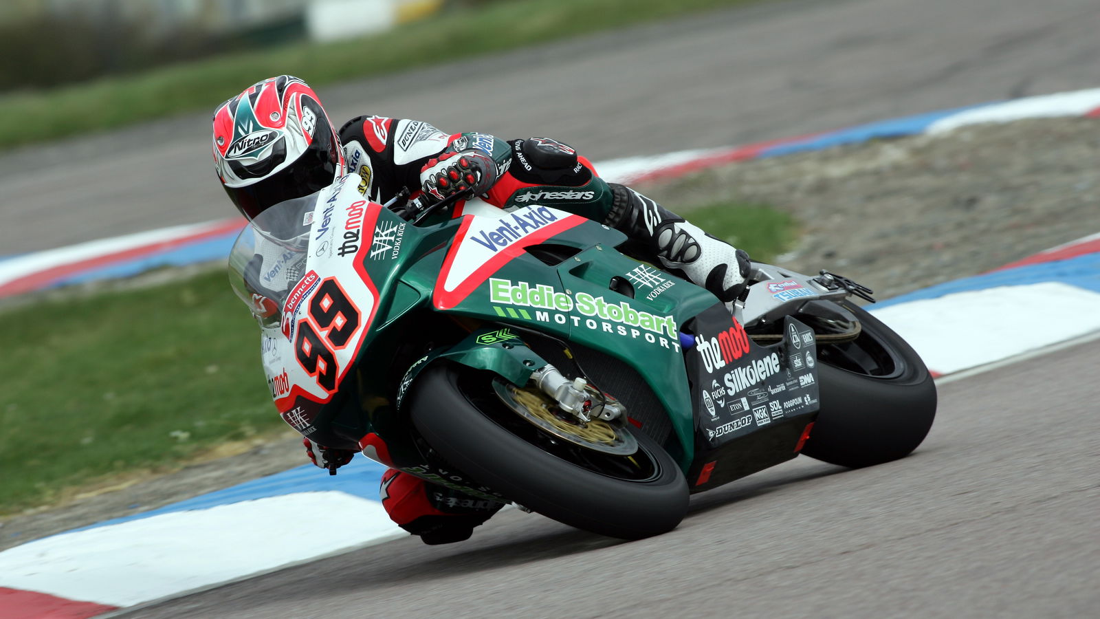 Pic: Tim Keeton/Raymonds Press Agency. 9.4.05
British Superbike Championship, Round 2, Thruxton.
J