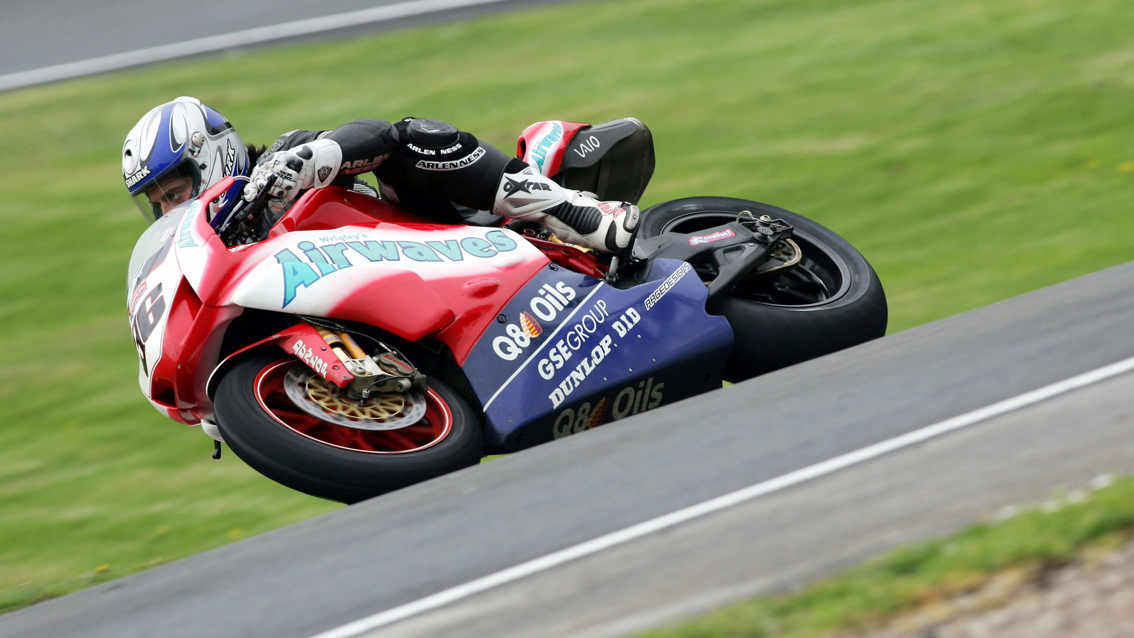 30.4.05British Superbike Championship, Round 4, Oulton Park, Cheshire.Gregorio Lavilla, GSE Airwaves