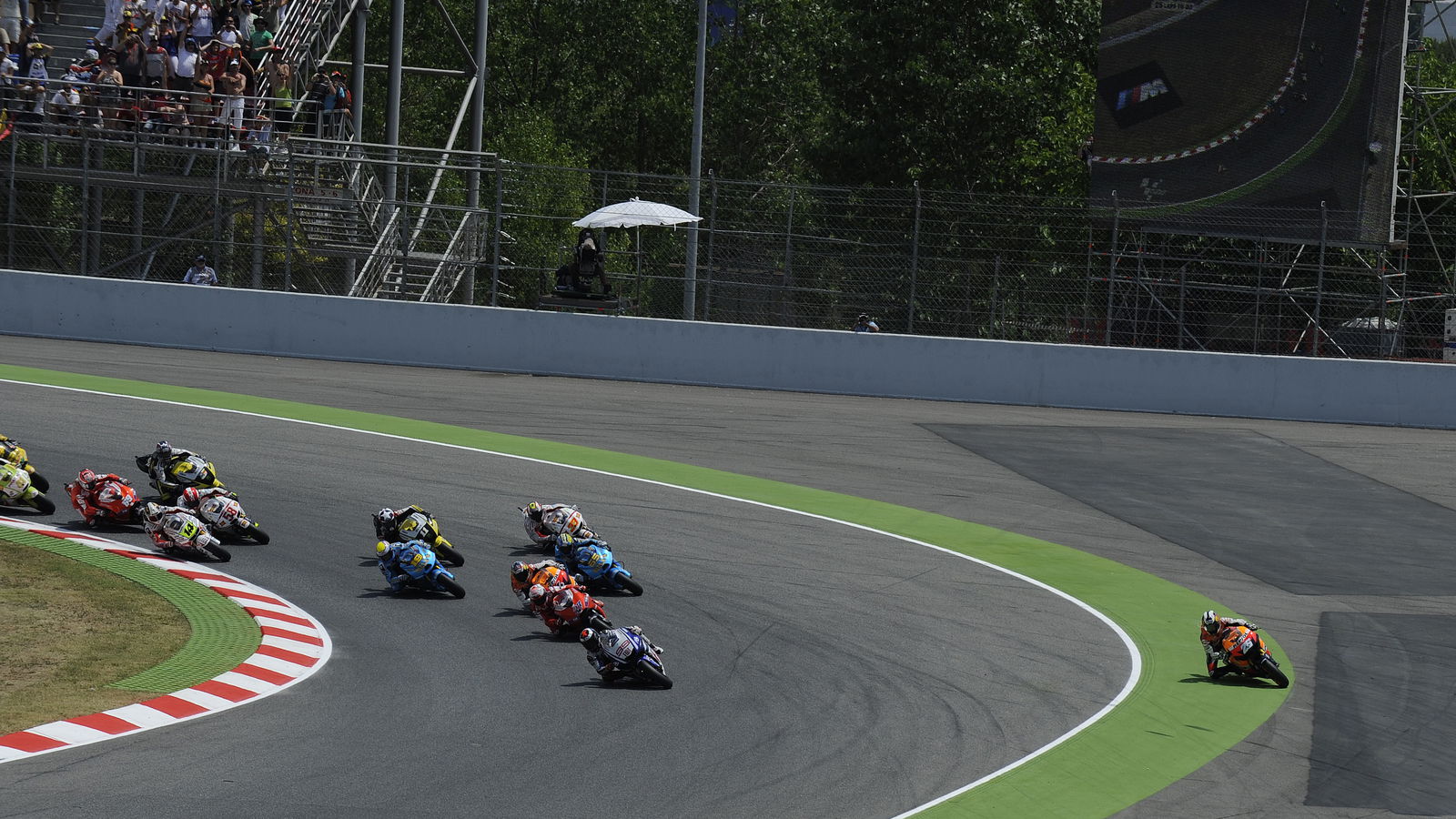 Pedrosa runs wide at the start, Catalunya MotoGP Race 2010