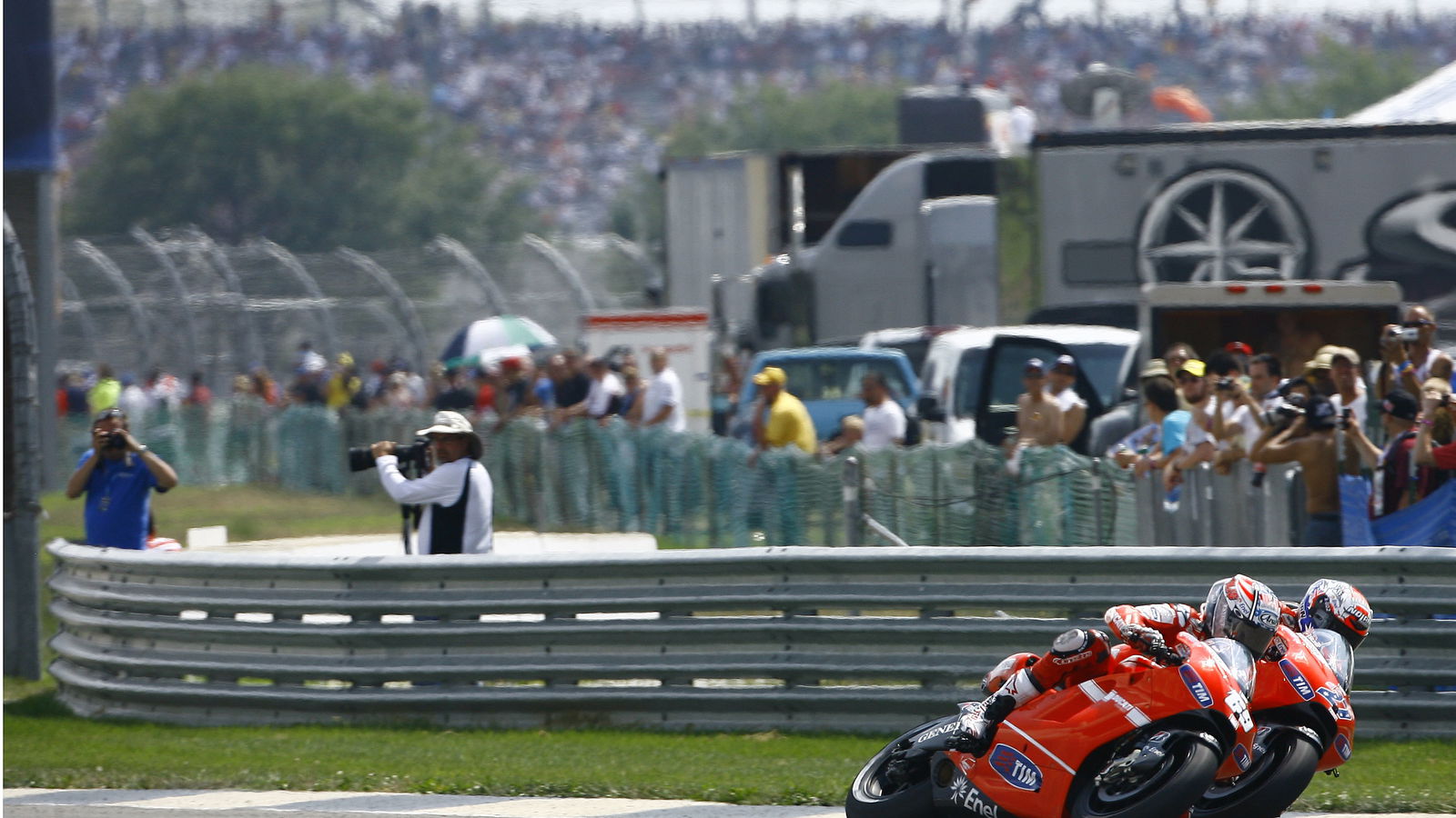 Drain cover destroys Hayden's knee slider