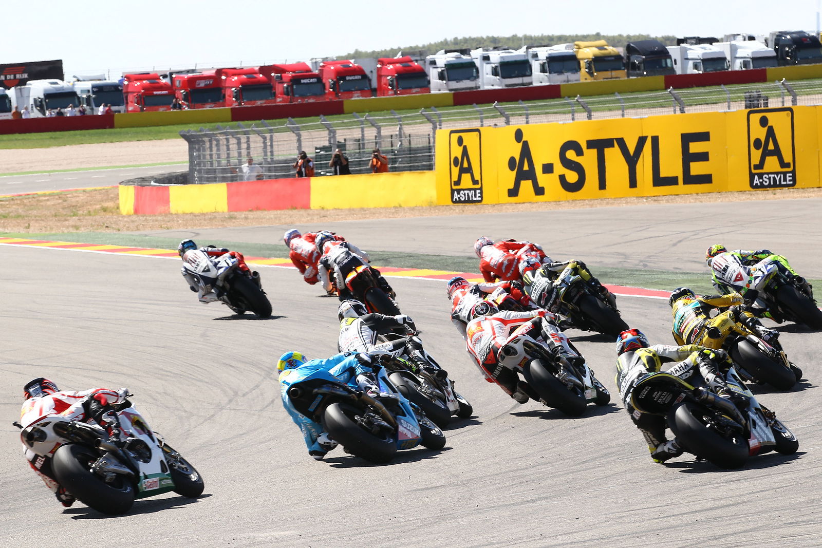 Lorenzo and Stoner lead, Aragon MotoGP 2010