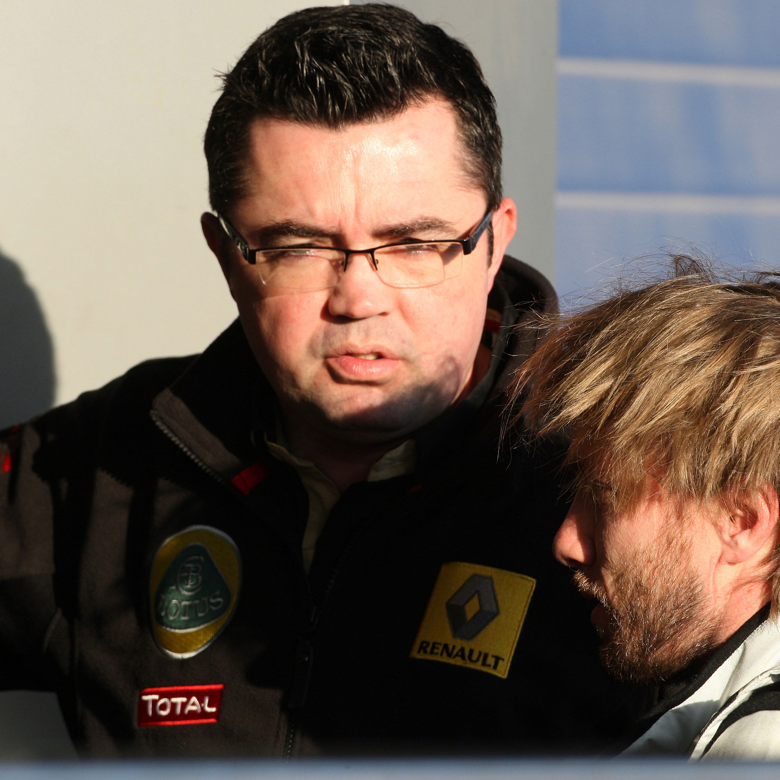 12.02.2011- Eric Boullier (FRA), Team Manager, Renault F1 Team and Nick Heidfeld (GER), Testing for