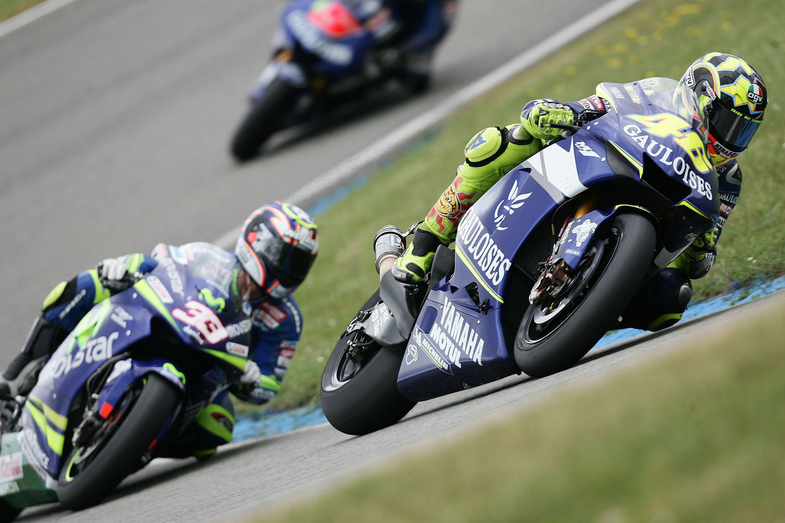 Rossi leads Melandri, Dutch MotoGP Race 2005