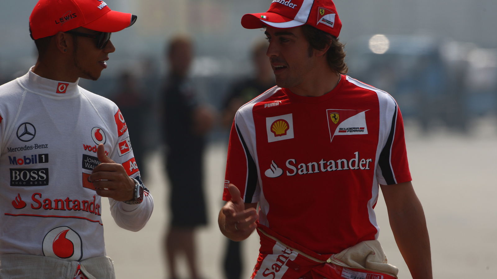 14.04.2011- Lewis Hamilton (GBR), McLaren Mercedes, MP4-26 and Fernando Alonso (ESP), Scuderia Ferr