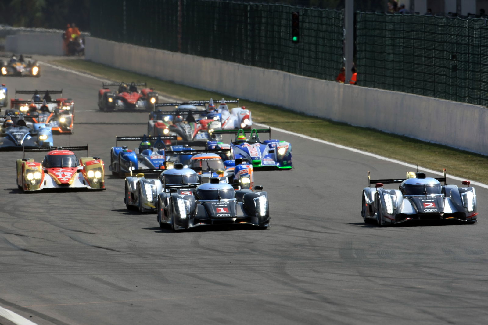 Start, Fassler/Treluyer/Lotterer Audi R18 TDI leads