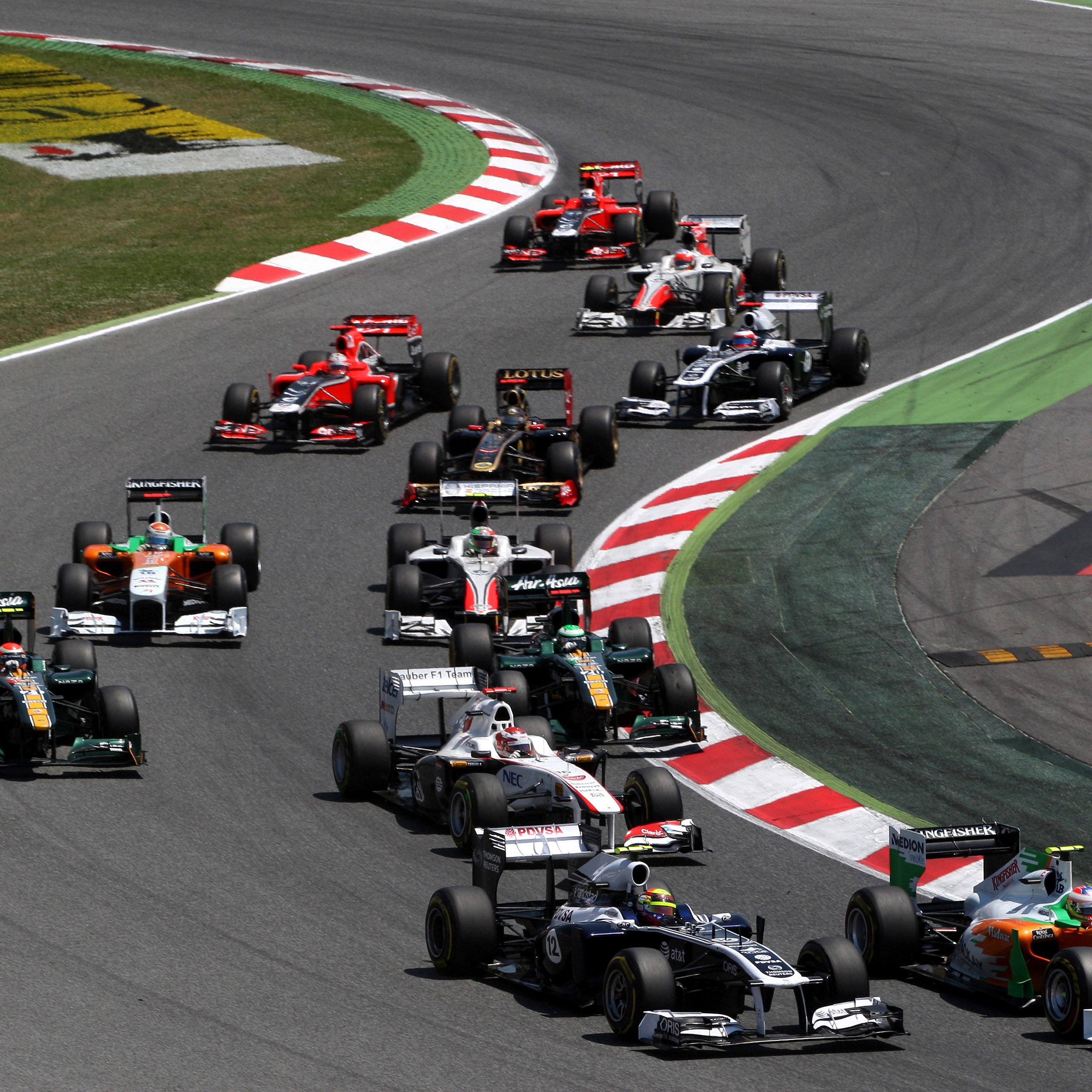 22.05.2011- Race, Start, Pastor Maldonado (VEN), Williams FW33 and Paul di Resta (GBR) Force India V