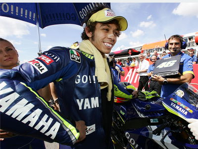 Rossi on grid with `redneck` teeth!, German MotoGP, 2005