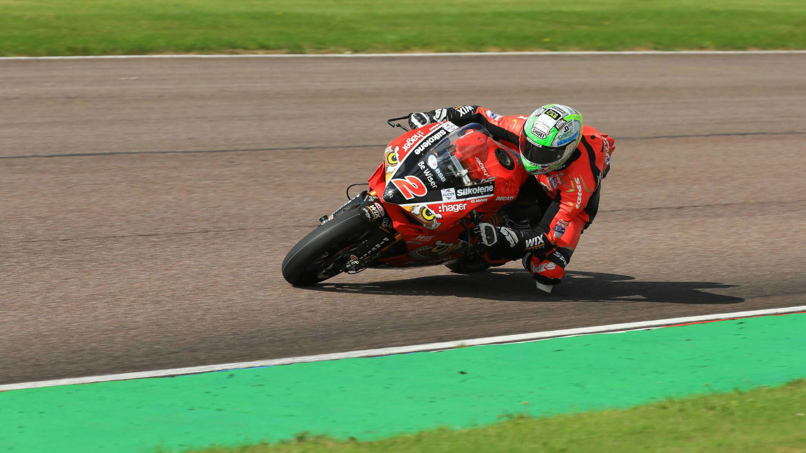 Irwin takes maiden BSB win in wild Silverstone opener