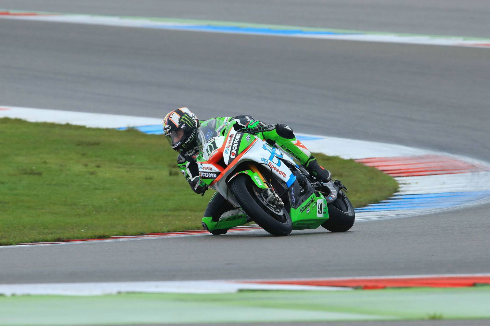 Linfoot gets redemption with Oulton Park victory