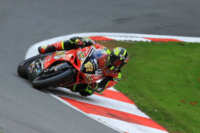 Byrne storms to the front at Brands Hatch Indy