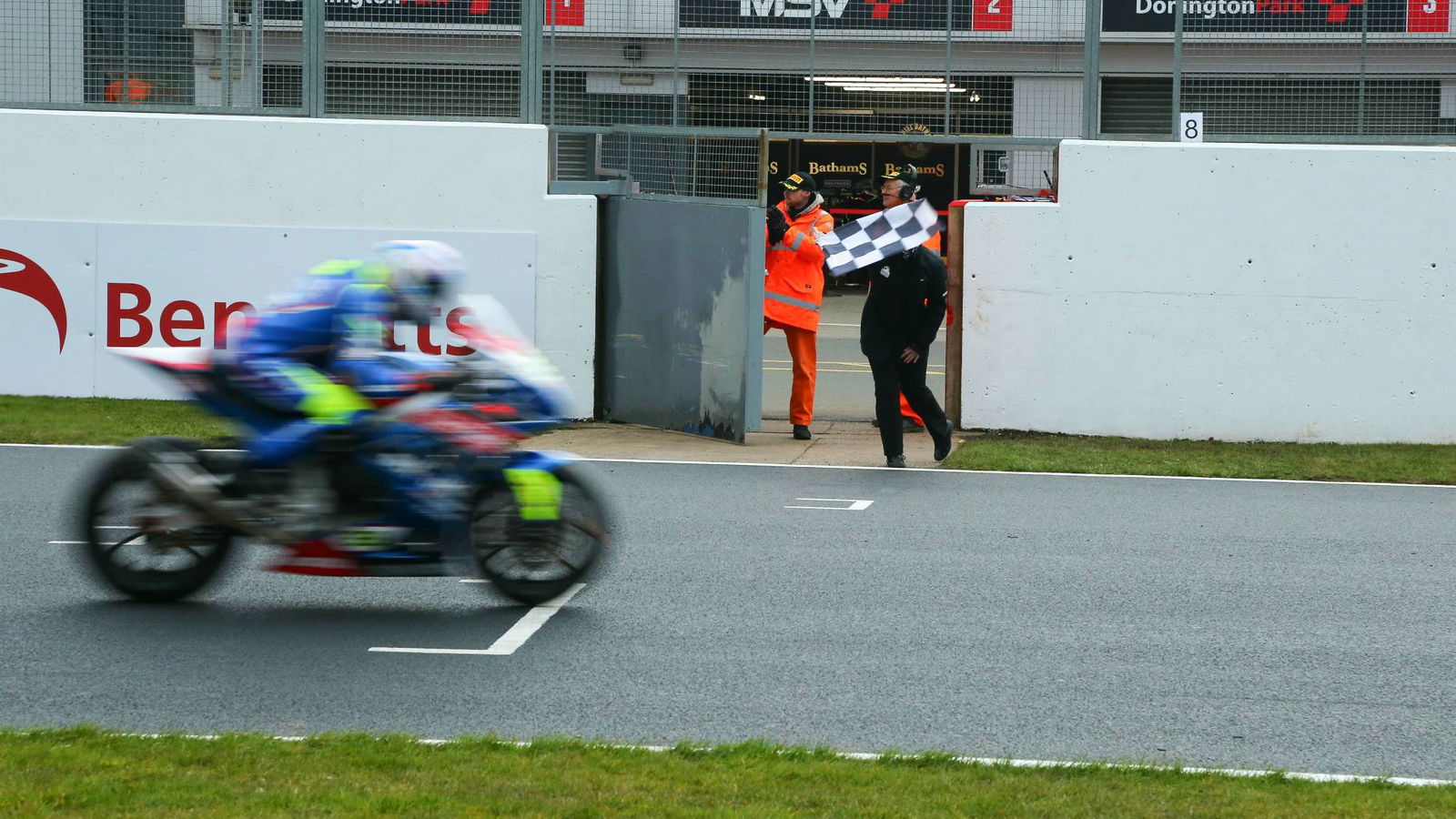 Ray storms to maiden BSB win at 2018 opener