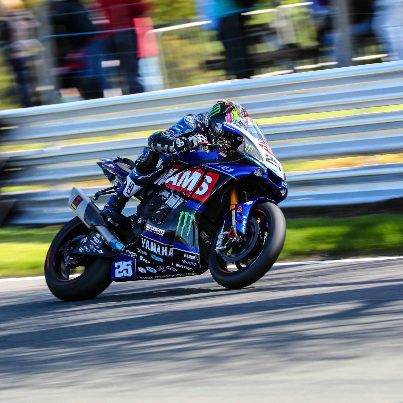 2022 Isle of Man TT | Michael Dunlop shakes off Hickman for Supersport double