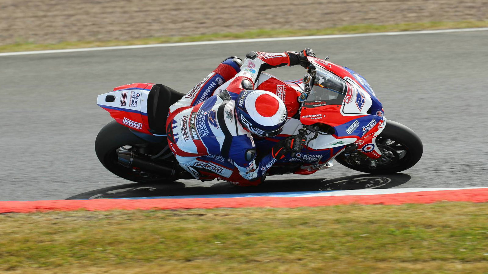 Dixon wins Knockhill opener