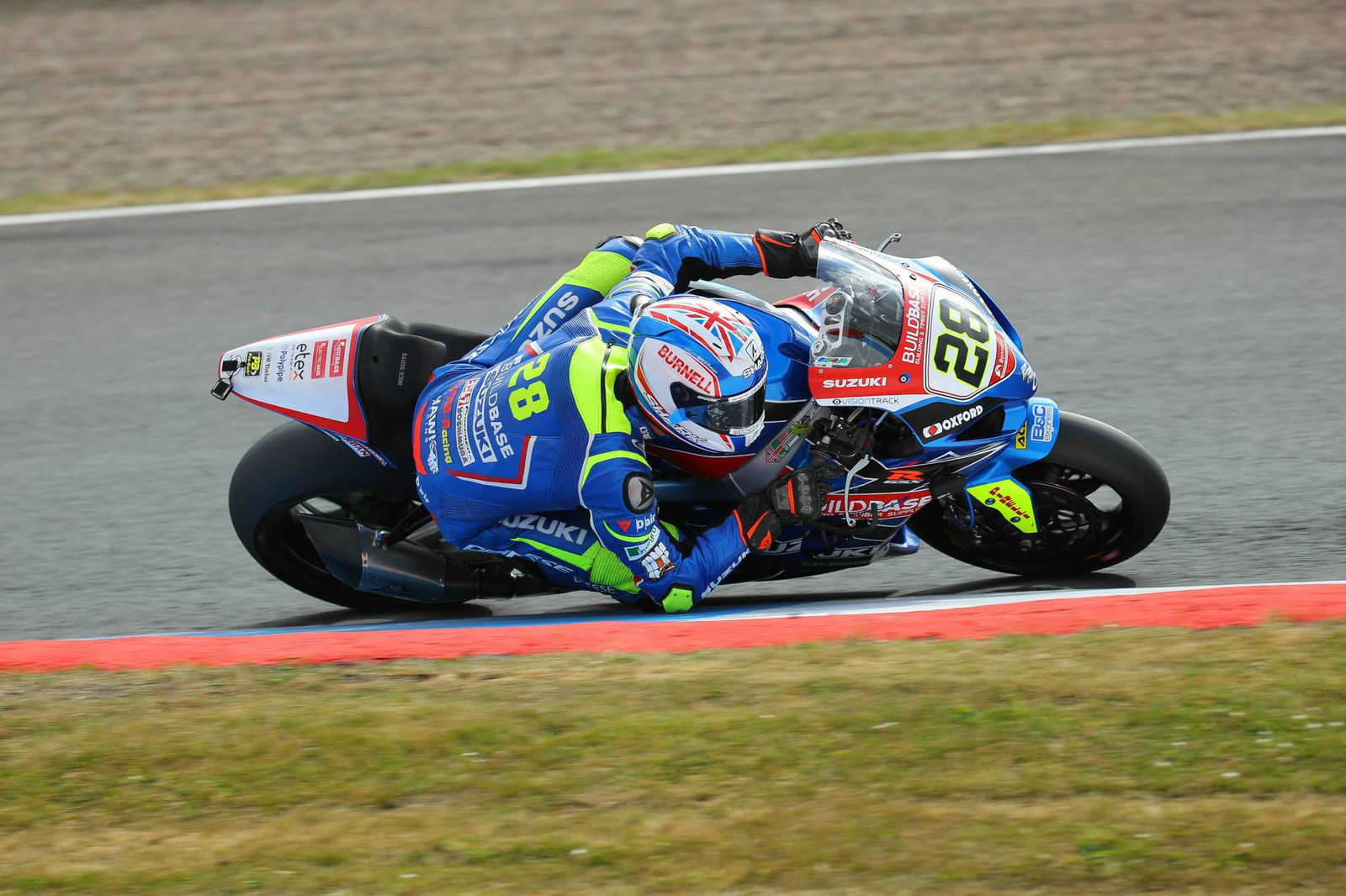 Haslam on top as Kawasakis dominate at Cadwell Park