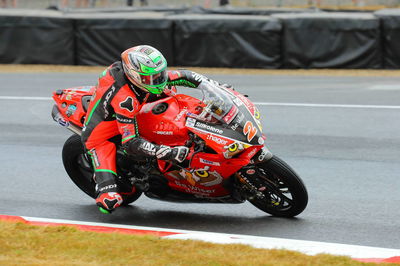 Irwin tops damp FP3 at Silverstone