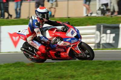 Dixon on top before rain closes in at Oulton Park