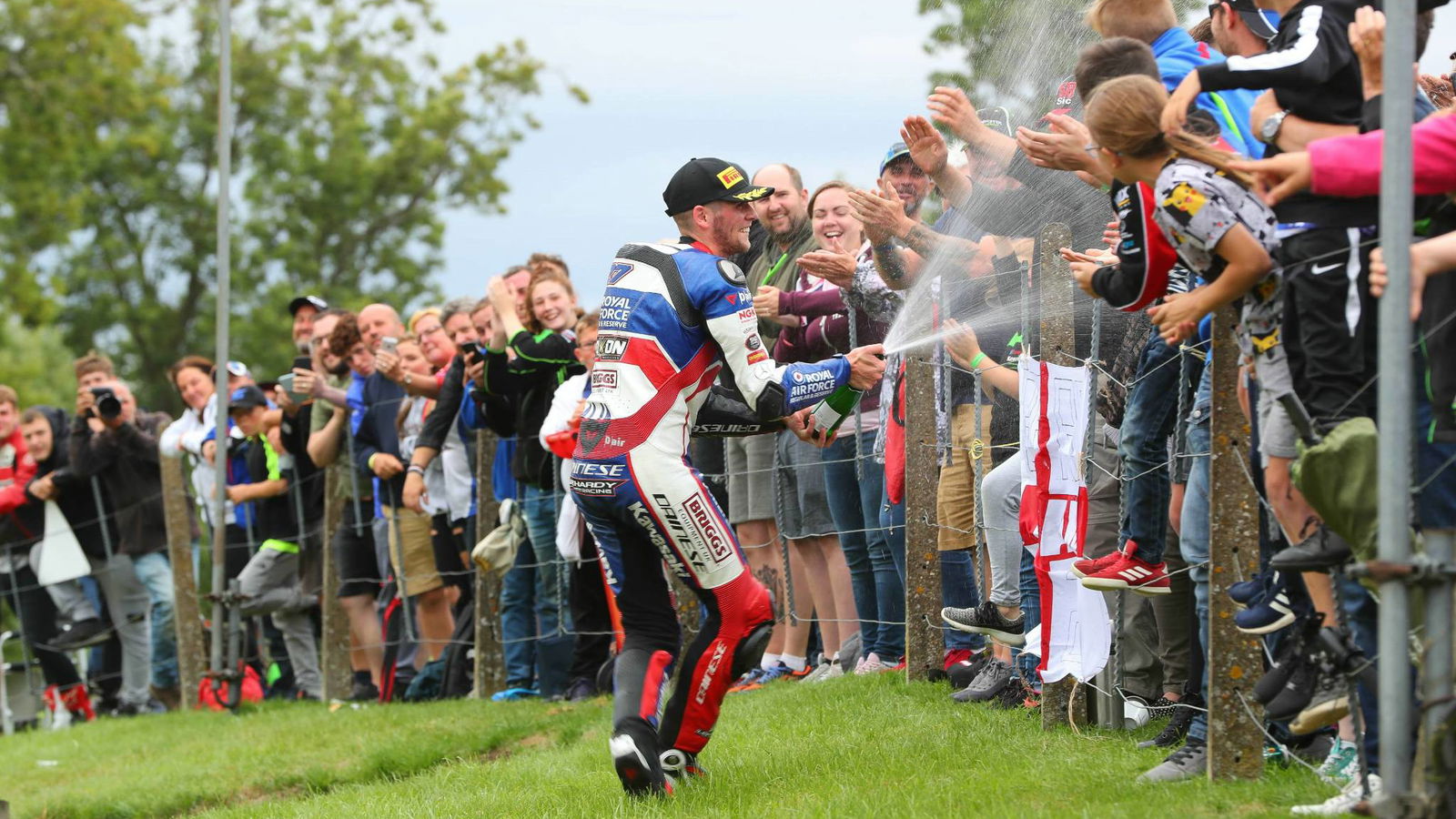 Dixon sole focus on podium after booking BSB Showdown spot