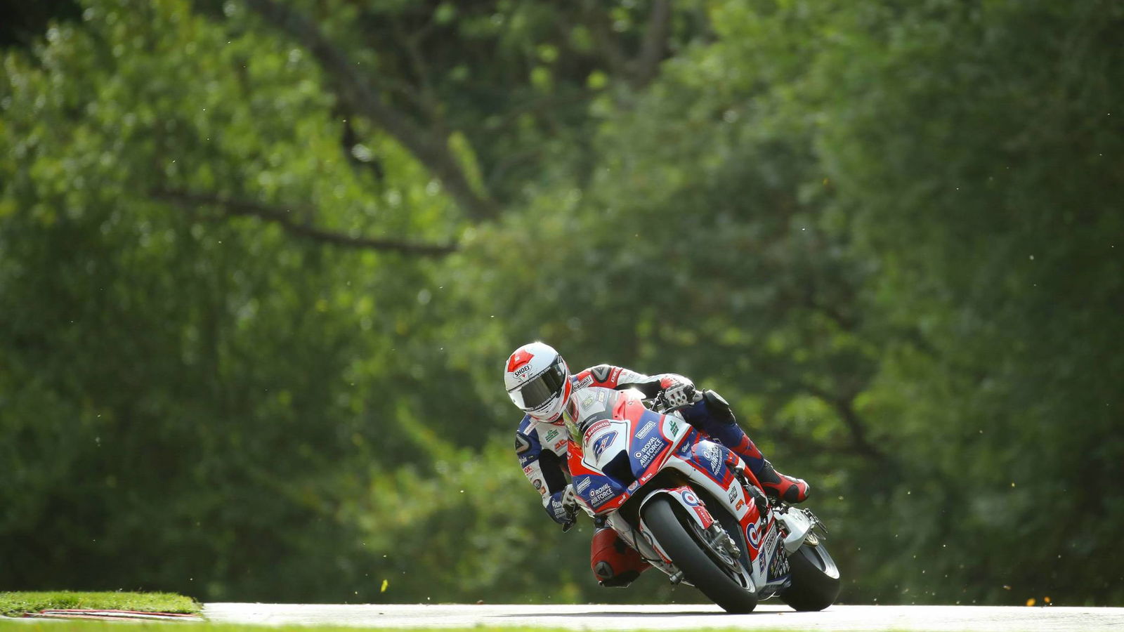 Dixon ups BSB title challenge with pole position