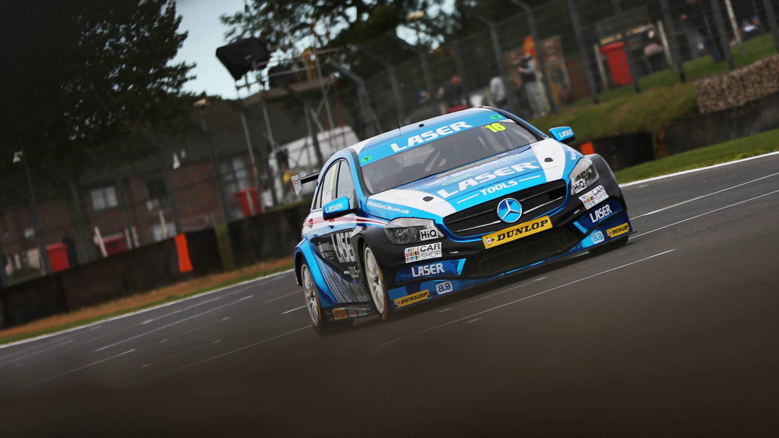 Moffat wins damp opener, Sutton closes in on title